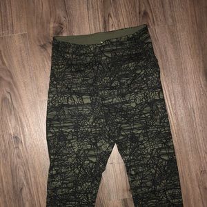 Old Navy Active Wear Green Patterned Leggings